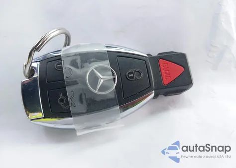 2016 Mercedes-Benz C 300 из США, поврежденный, VIN 55SWF4KB7GU104543